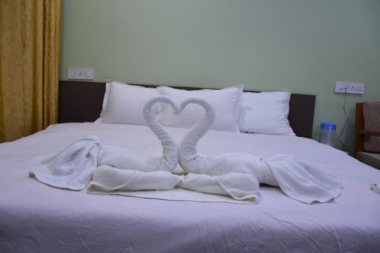 Hotel Aayes And Resort Shānti Niketan חדר תמונה